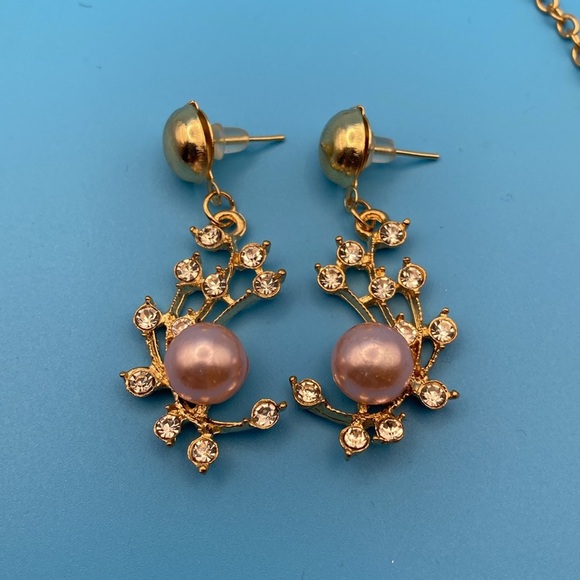 Natural Freshwater Pearl Necklace and Earrings Set - Picture 3 of 6